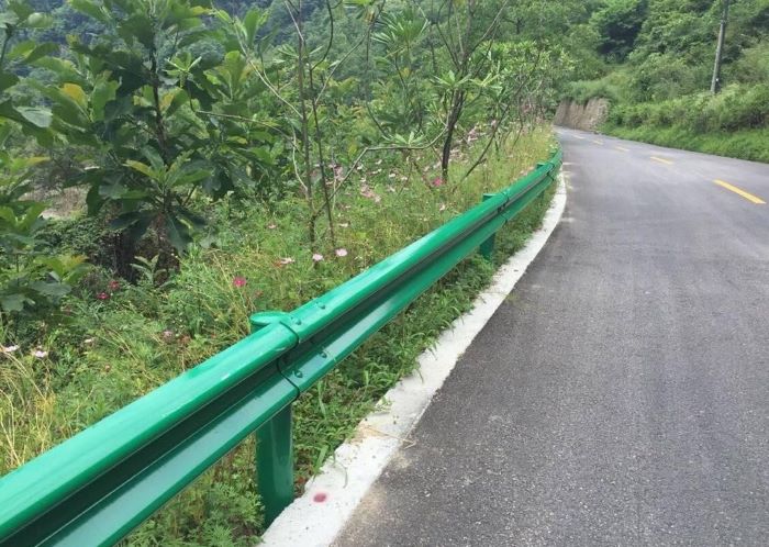 廣東護(hù)欄,東莞護(hù)欄,圍墻護(hù)欄,陽臺(tái)護(hù)欄,安全防護(hù)欄