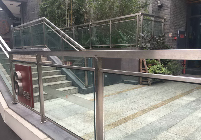 廣東護(hù)欄,東莞護(hù)欄,圍墻護(hù)欄,陽臺護(hù)欄,安全防護(hù)欄